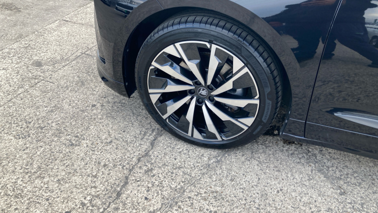 Skoda Enyaq 210kW 85x Sportline 82kWh 4x4 5dr Auto Electric 